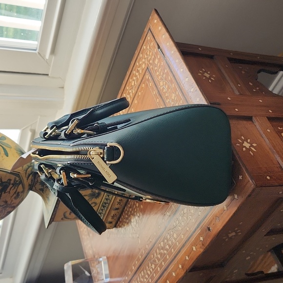 Michael Kors Ciara MD Messenger - Picture 2 of 7